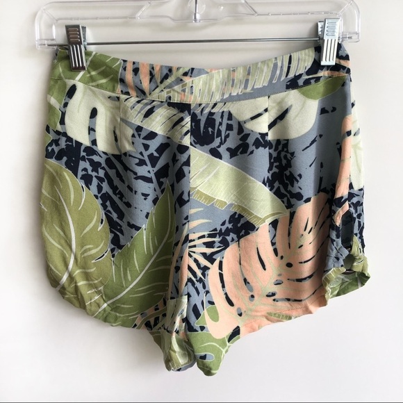 Minkpink Green Leaf Print Summer Women Shorts - Picture 2 of 5